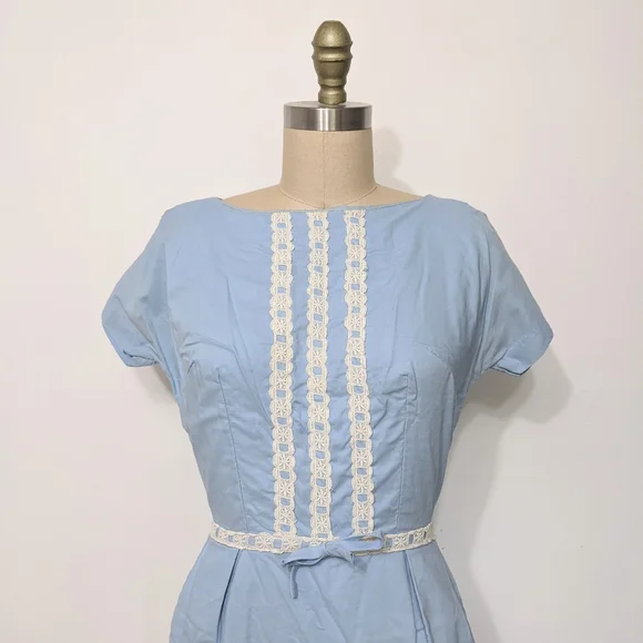 (37) vtg 1960s fitted periwinkle blue dainty dress - Picture 4 of 5